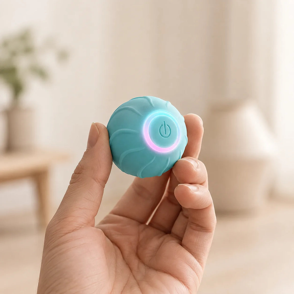 Smart rolling cat ball held in a hand showing its compact 43 mm size