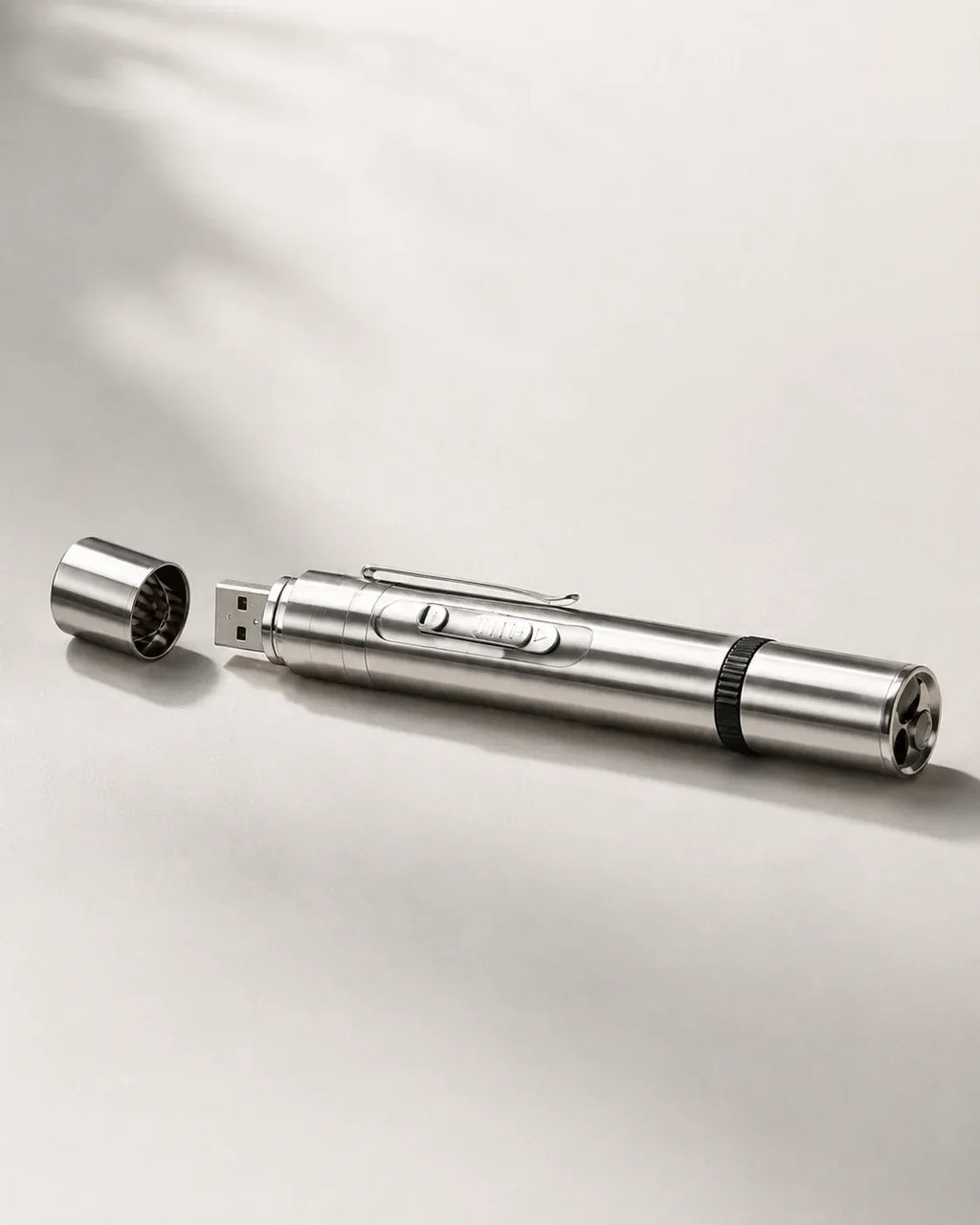 Built-in USB plug of the stainless steel laser pointer