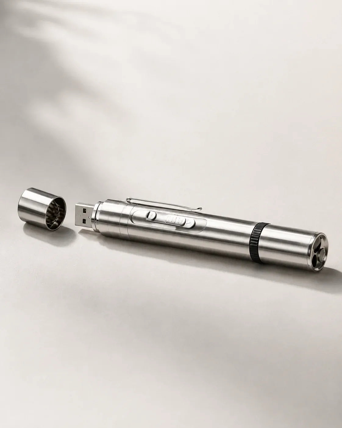 Built-in USB plug of the stainless steel laser pointer